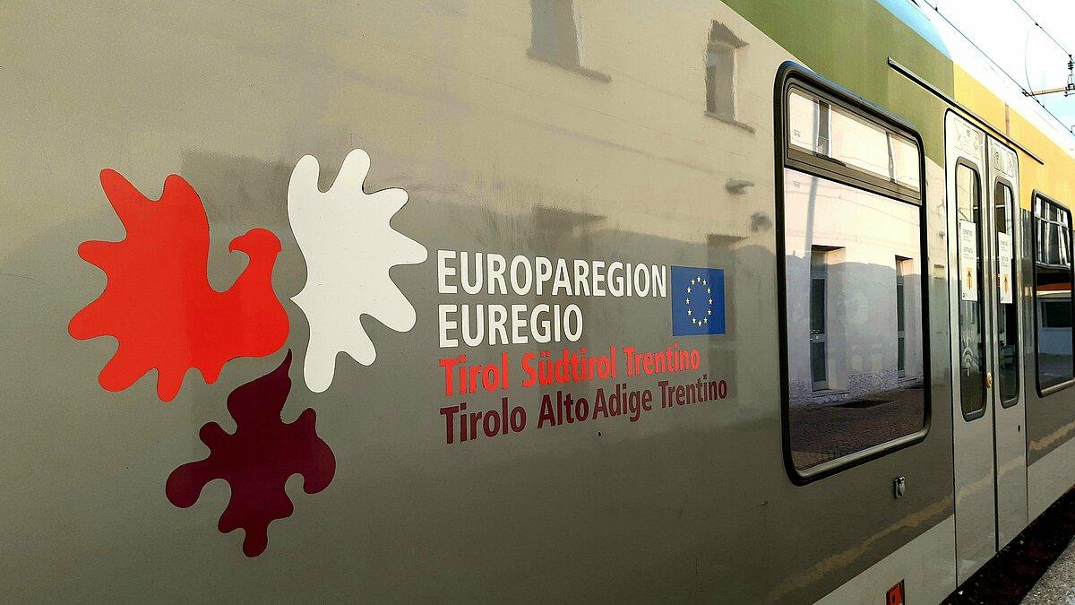 Treno "Flirt" con il logo dell'Euregio