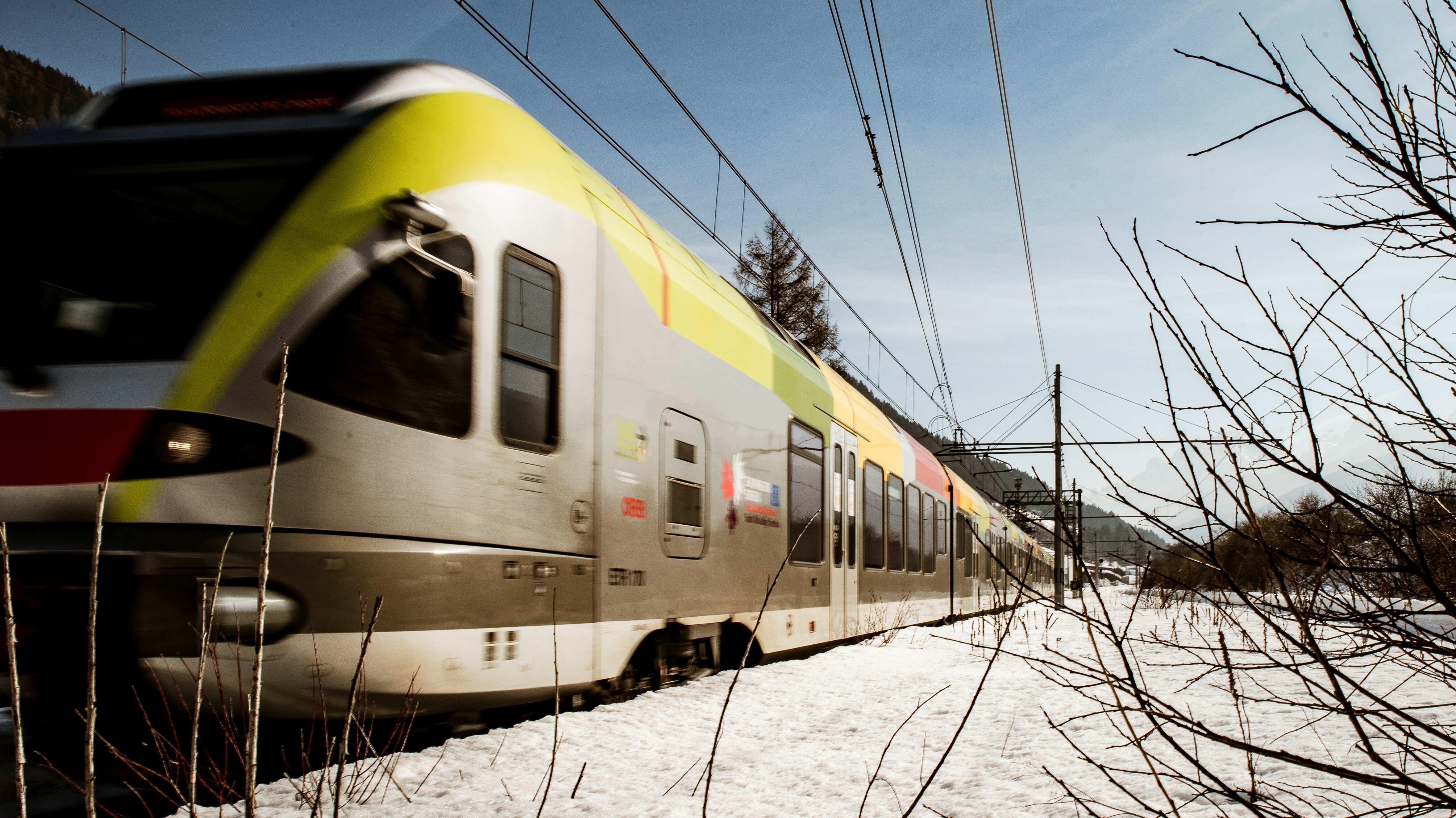 Il treno della Val Pusteria in inverno