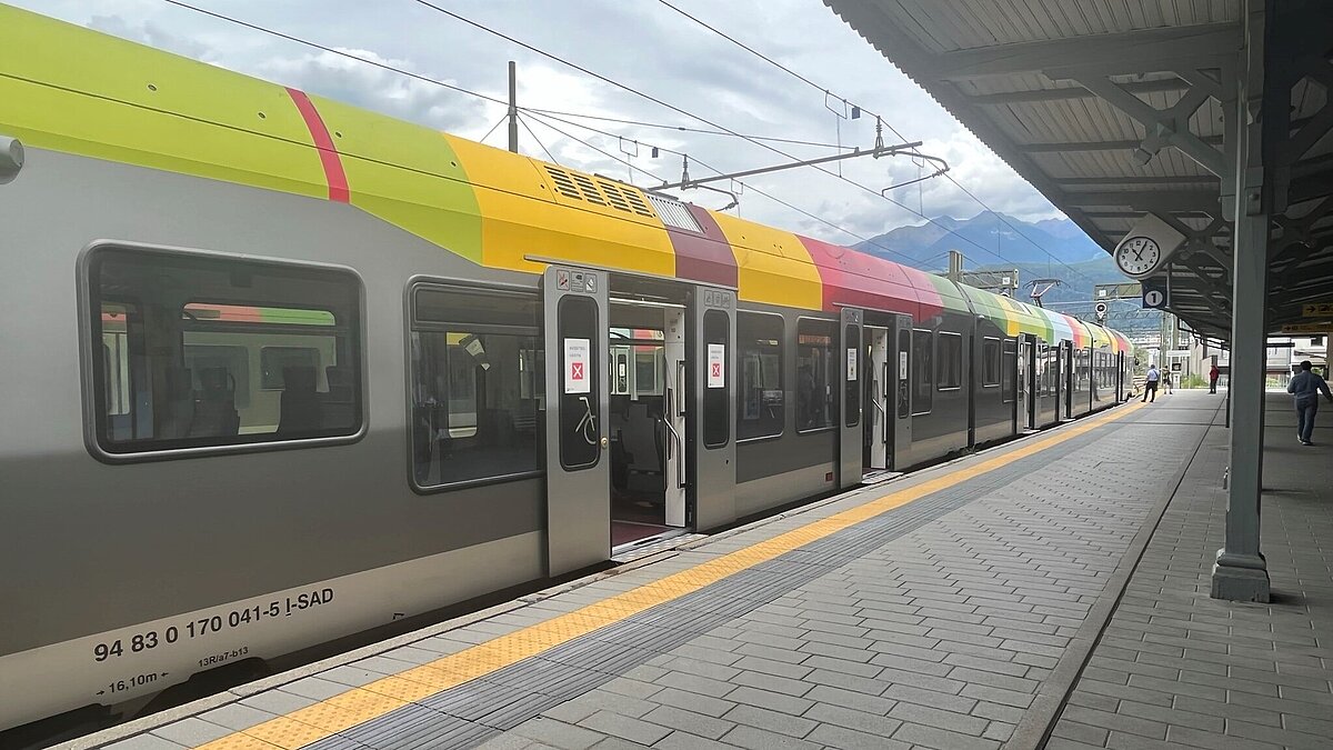 A train at the Bruneck/Brunico railway station