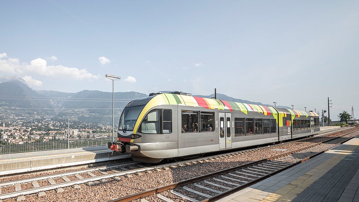 A train of the Vinschger Bahn / Treno Val Venosta at the Marling/ Marlengo train station