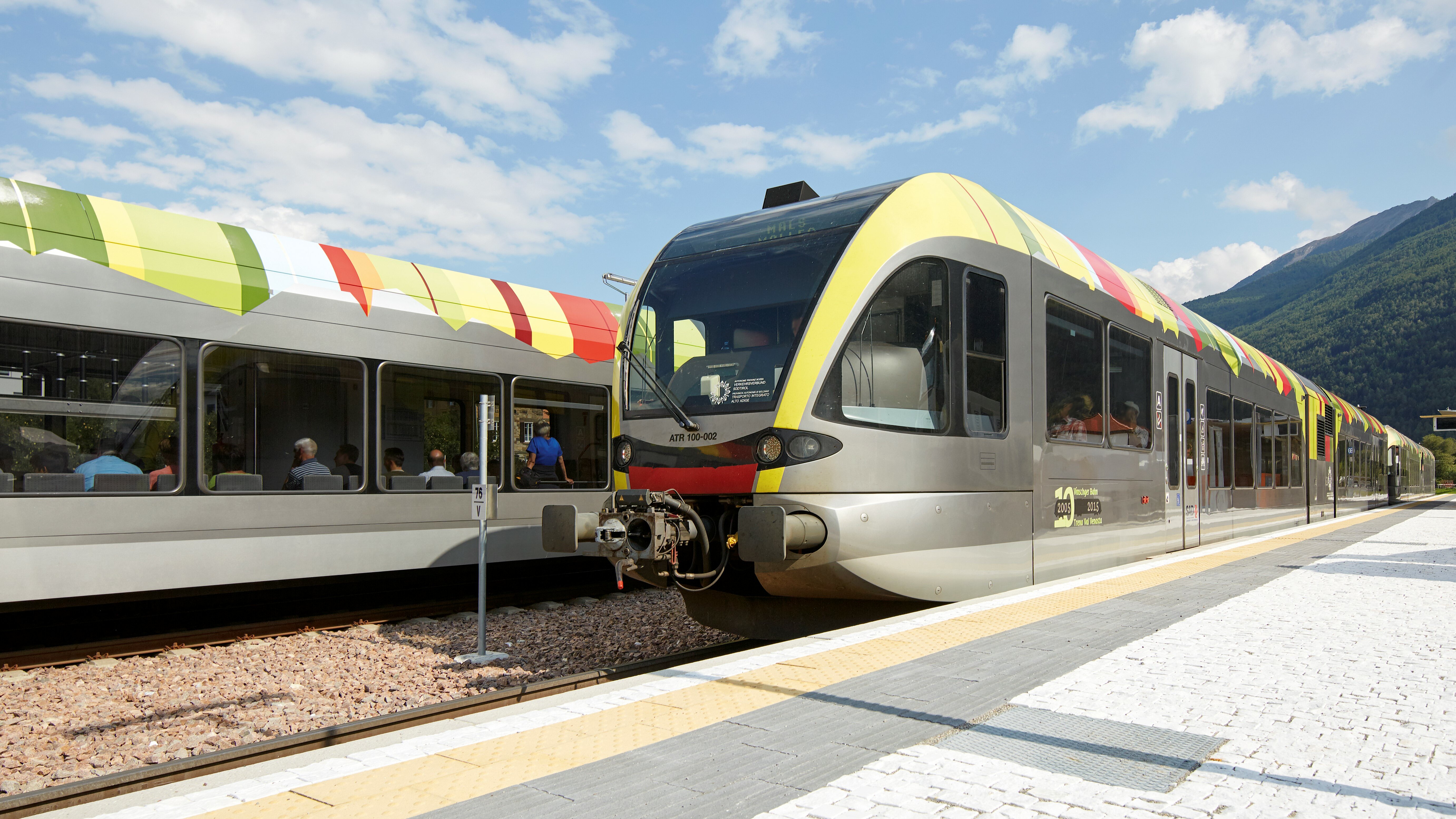 Die Vinschger Bahn am Bahnhof Laas