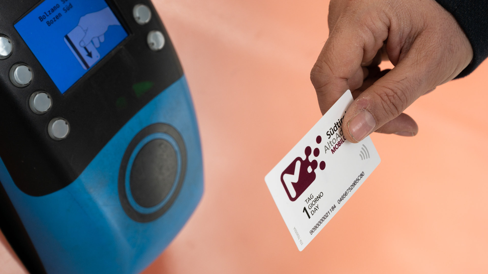 Una Mobilcard viene convalidata ad un'obliteratrice.